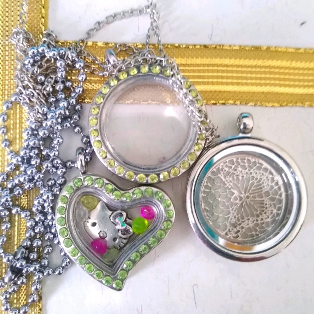 💚 Hello Kitty Story Locket Pendant   Copy - Picture 4 of 11